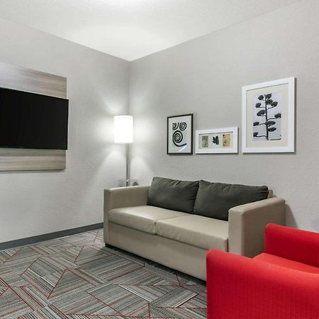 Готель Clarion Pointe Columbus-Bradley Park Екстер'єр фото