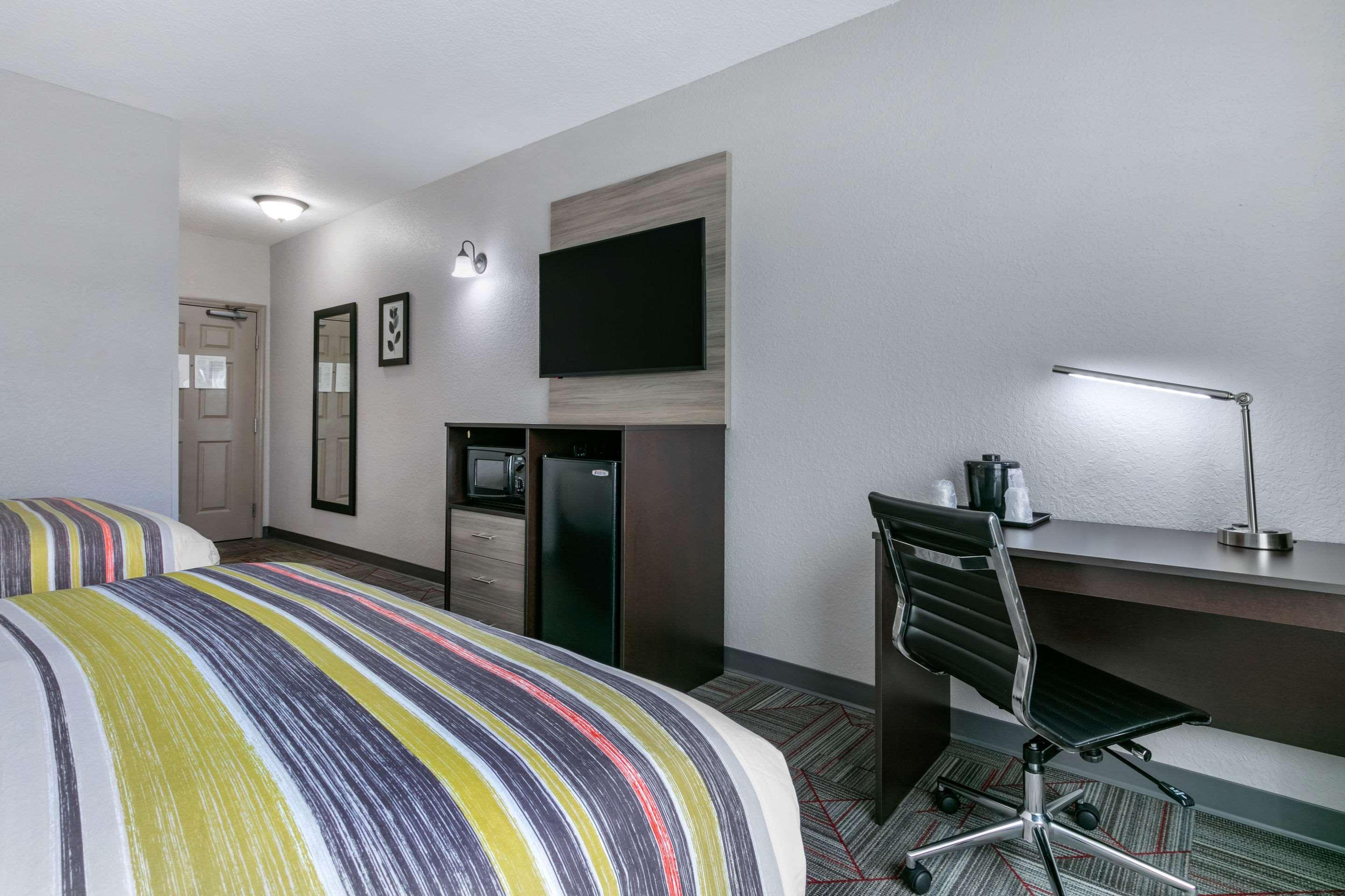 Готель Clarion Pointe Columbus-Bradley Park Екстер'єр фото