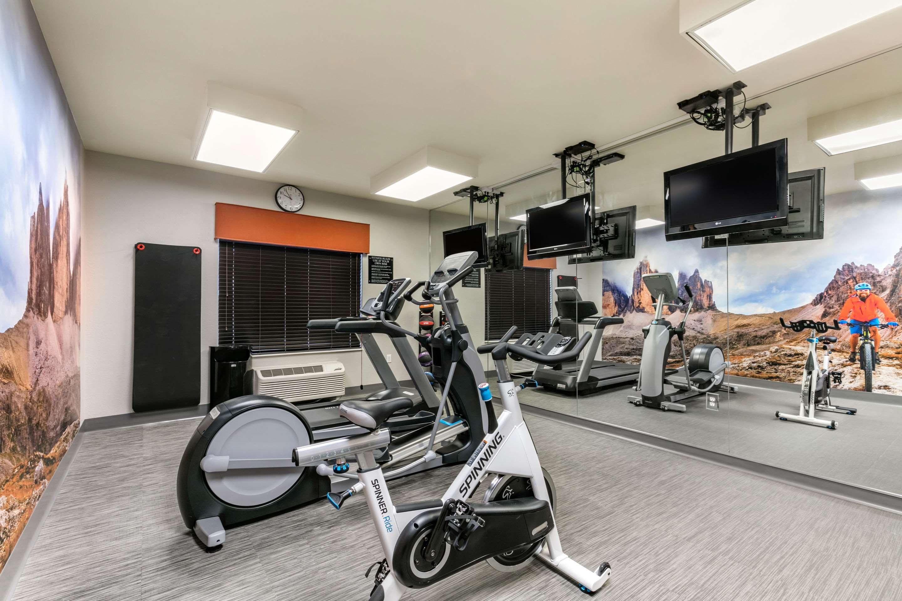 Готель Clarion Pointe Columbus-Bradley Park Екстер'єр фото