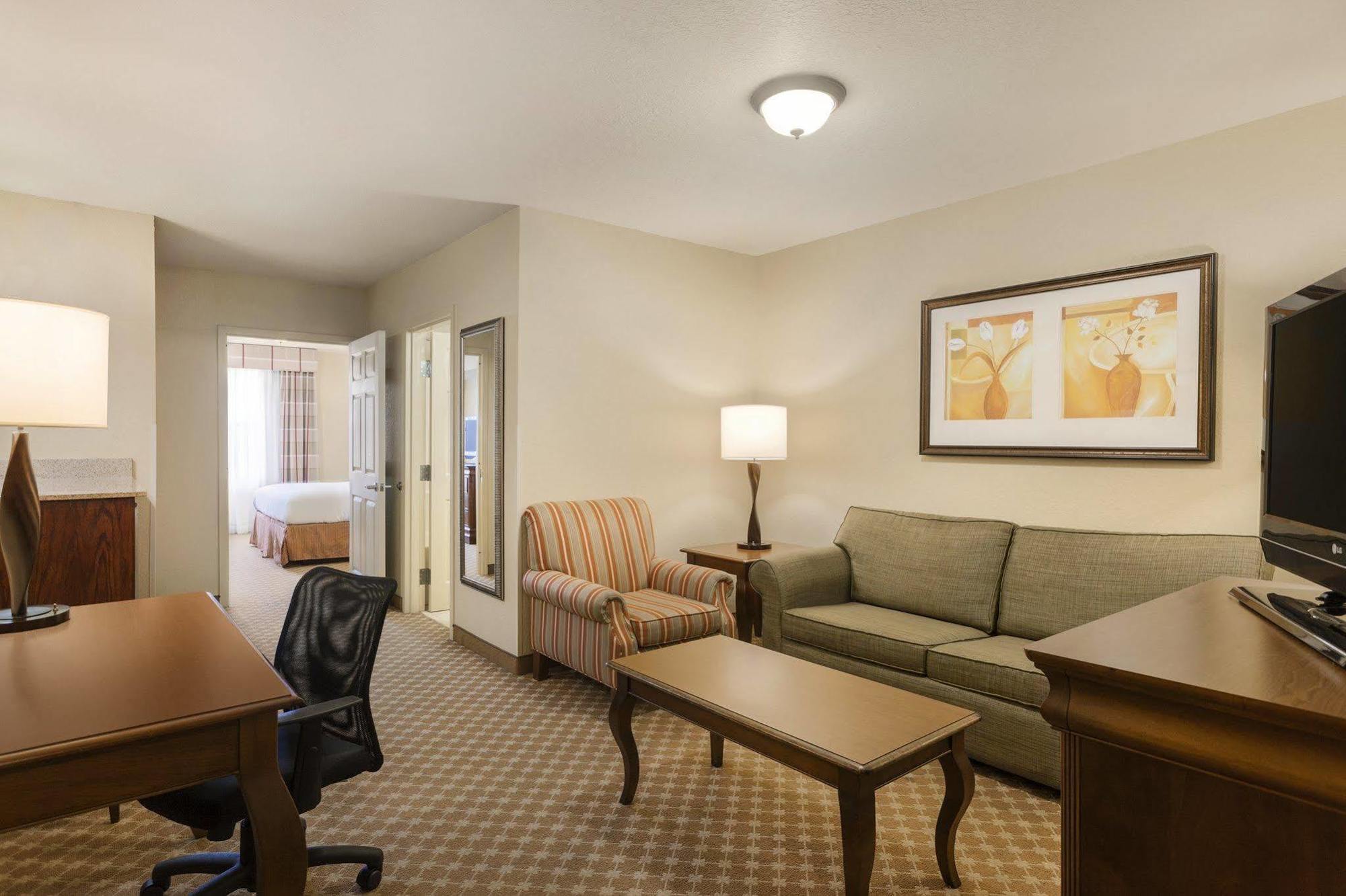 Готель Clarion Pointe Columbus-Bradley Park Екстер'єр фото