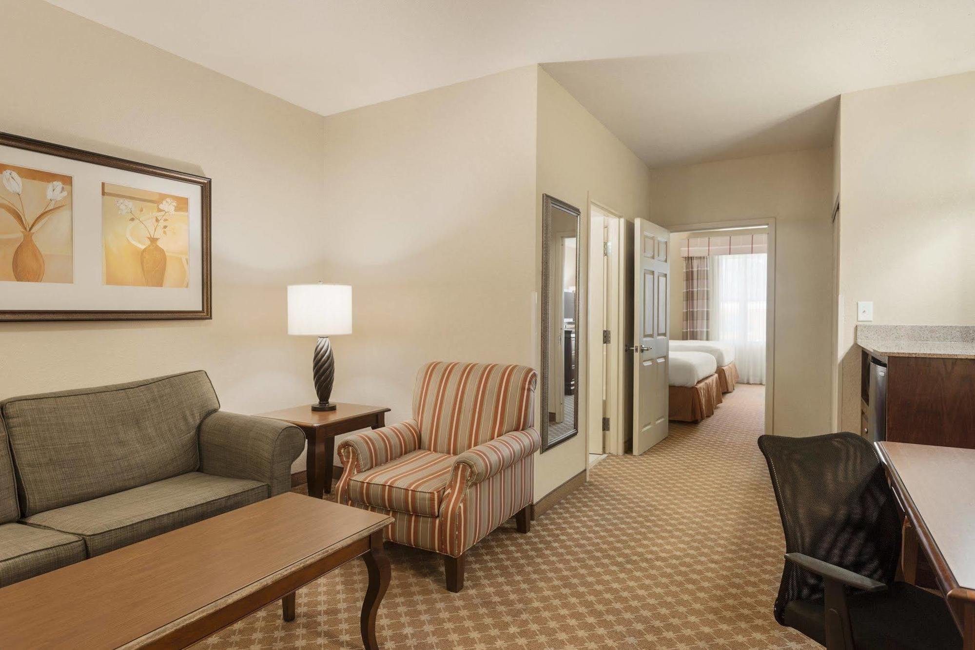 Готель Clarion Pointe Columbus-Bradley Park Екстер'єр фото