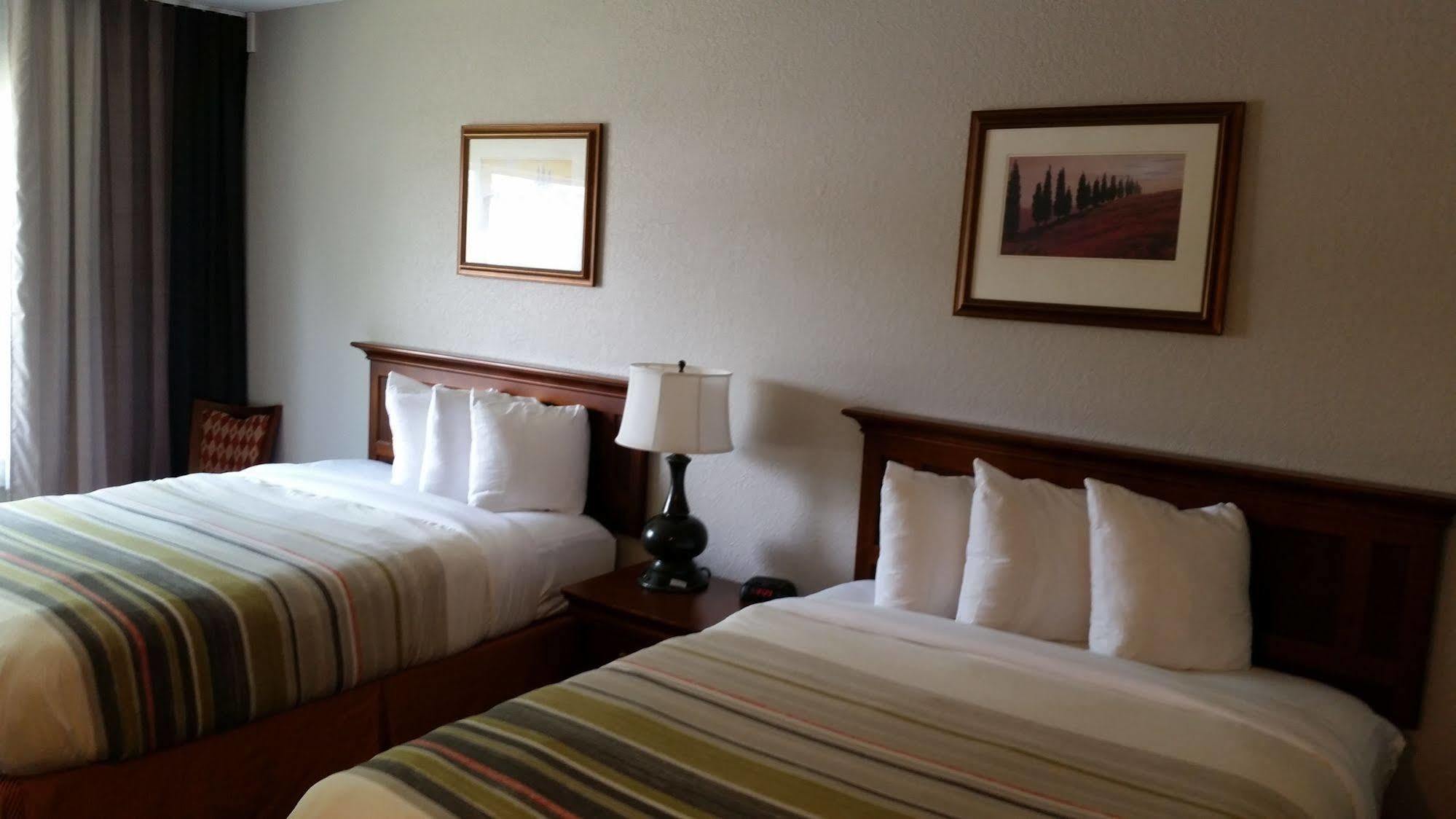 Готель Clarion Pointe Columbus-Bradley Park Екстер'єр фото