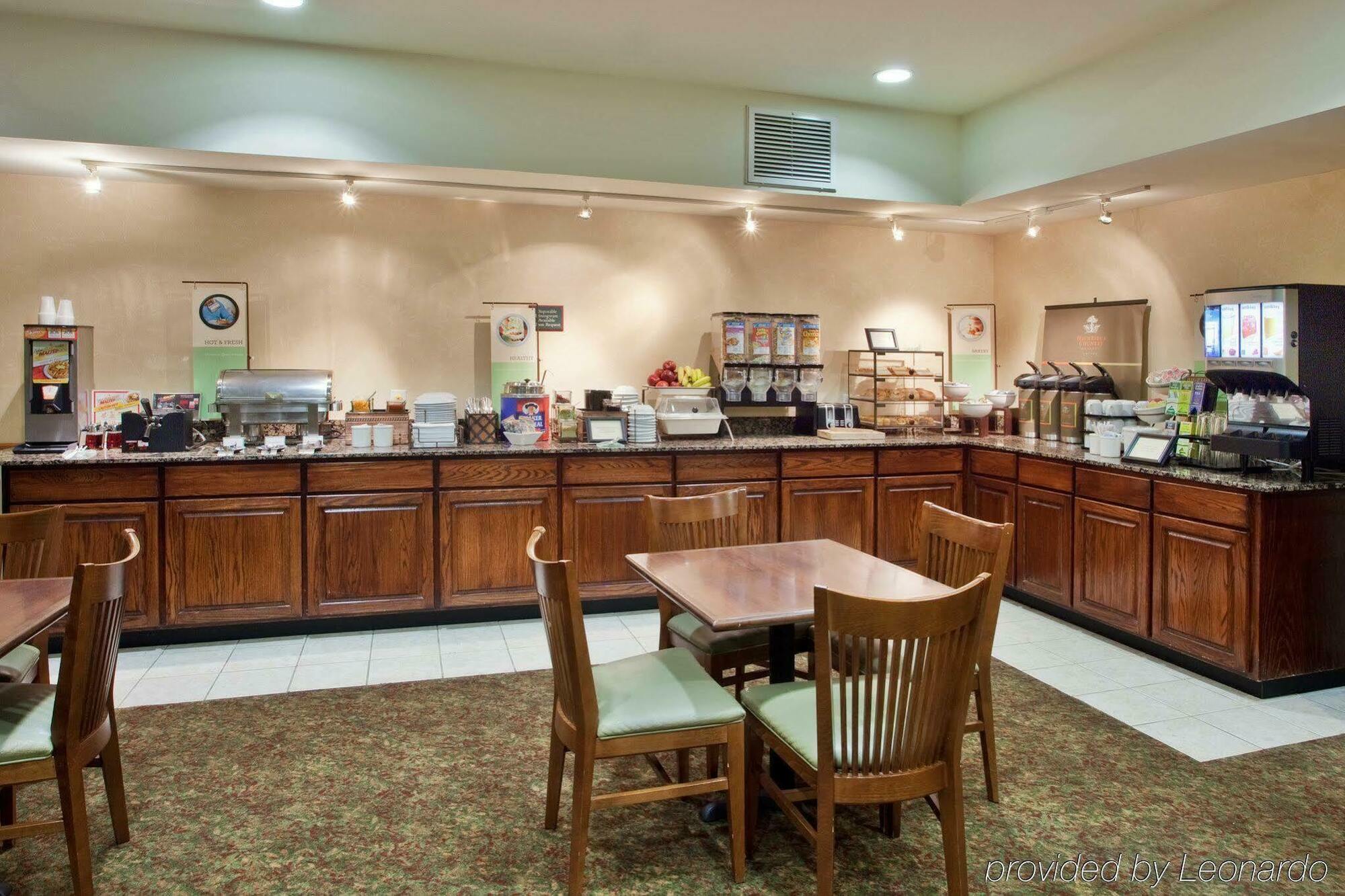 Готель Clarion Pointe Columbus-Bradley Park Екстер'єр фото